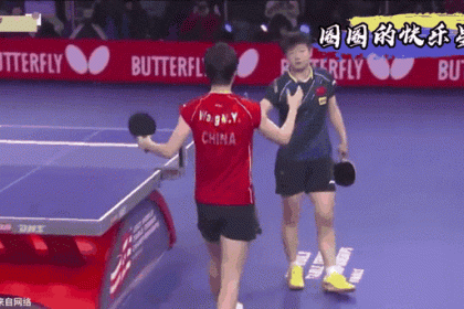「开云体育官网披露UFC后台花絮：选手紧张等待，与教练低声商量战术的倒数时刻」